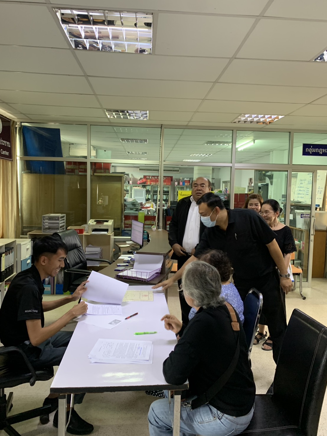 title - นายอภิชาติ สาราบรรณ์ รองผู้ว่าราชการจังหวัดตรัง  ลงพื้นที่ตรวจเยี่ยมสำนักงานการปฏิรูปที่ดินจังหวัดตรัง (ส.ป.ก.ตรัง)